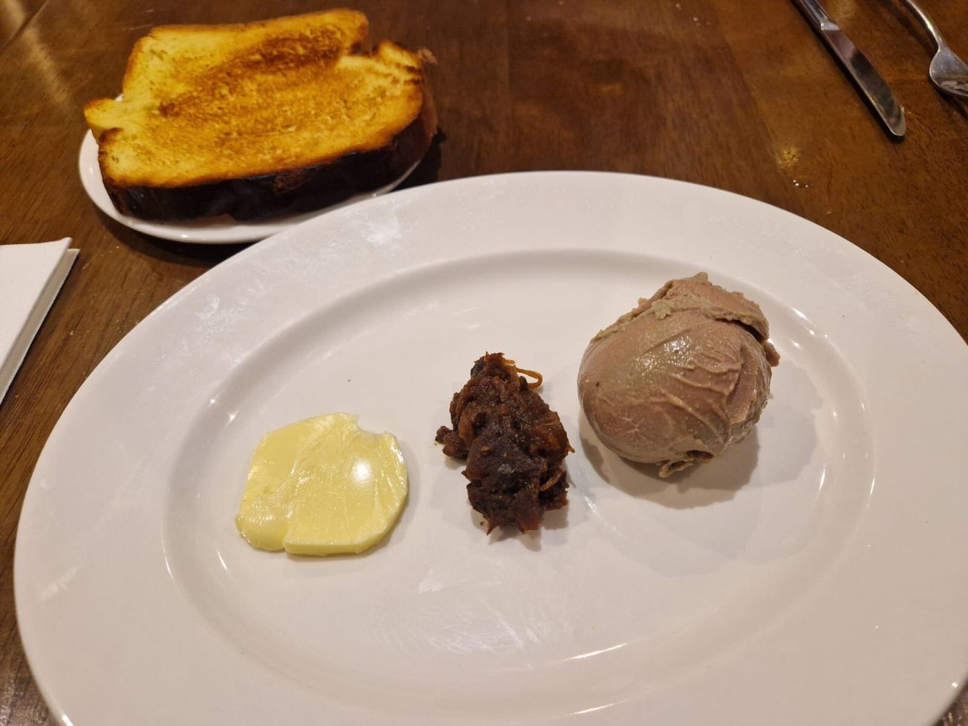 Chicken liver parfait, toasted brioche, house chutney.